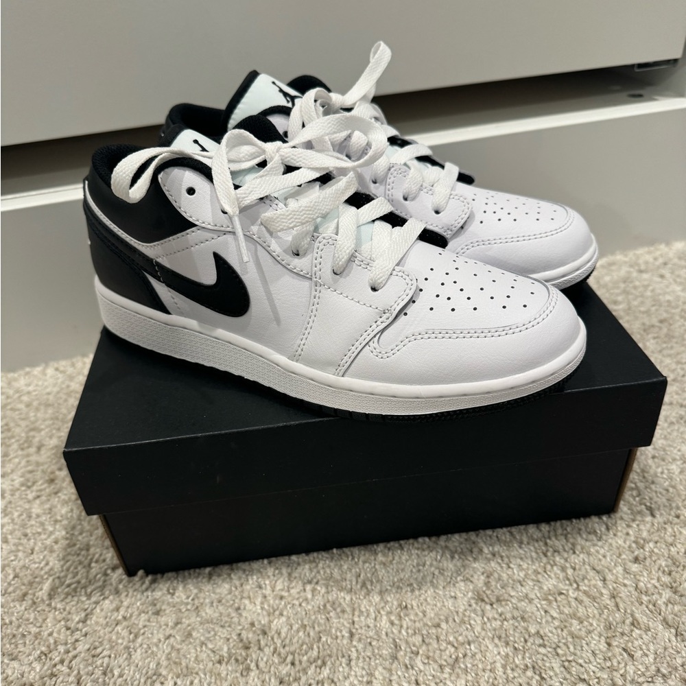 Air Jordan’s black and white